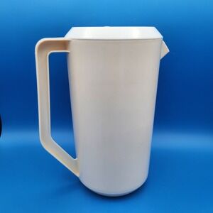 Vintage Plastic Rubbermaid Cream colored Pitcher with White top 2 1/4 Quarts